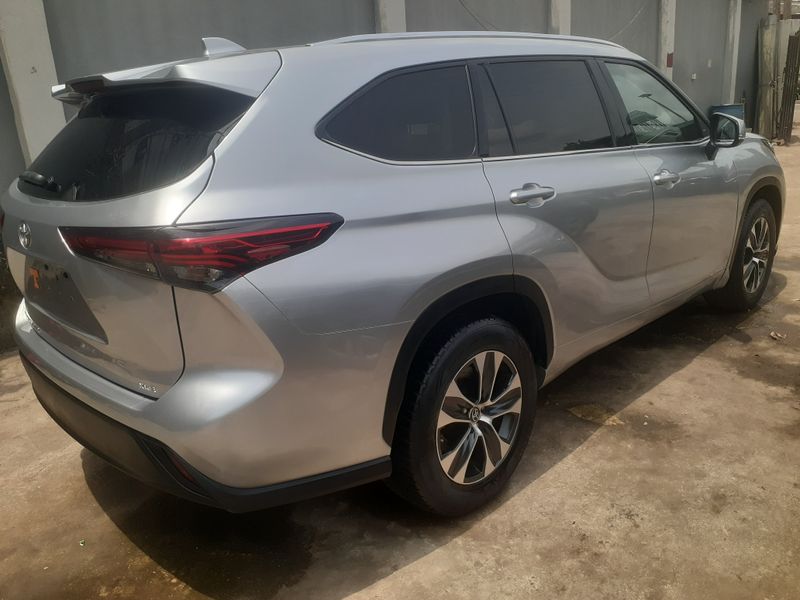 Thumbnail 2 of 2020 Toyota Highlander